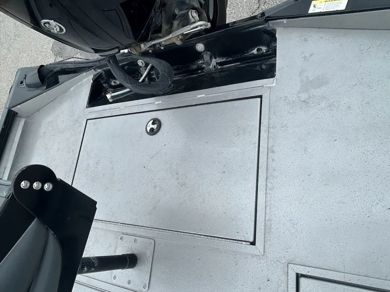 Slide: The Image of Stinger 175C 2020 boat motor and deck view. - 16