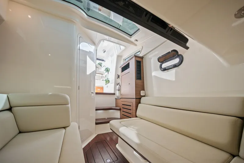Slide: The Image of Boston Whaler 350 Realm 2020 - 25
