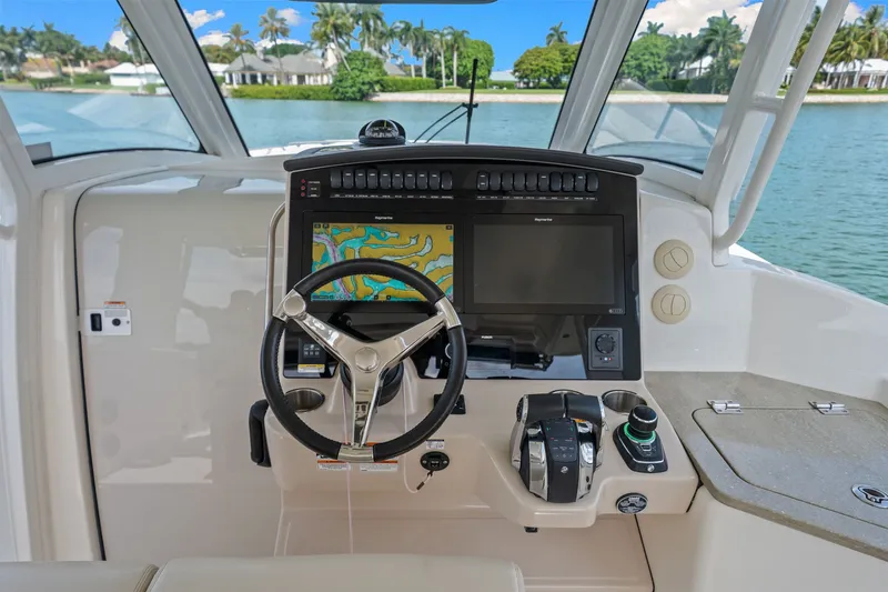 Slide: The Image of Boston Whaler 350 Realm 2020 - 50