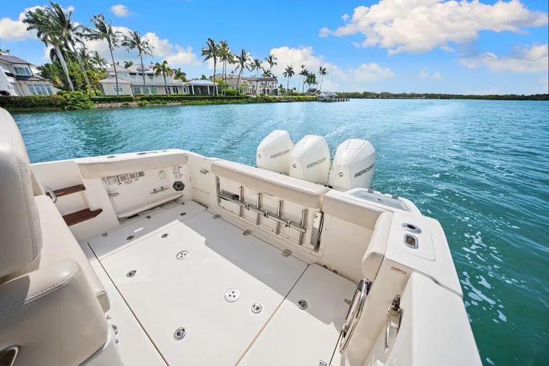Slide: The Image of Boston Whaler 350 Realm 2020 - 43