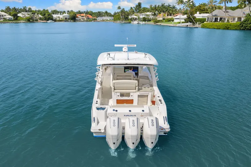 Slide: The Image of Boston Whaler 350 Realm 2020 - 14
