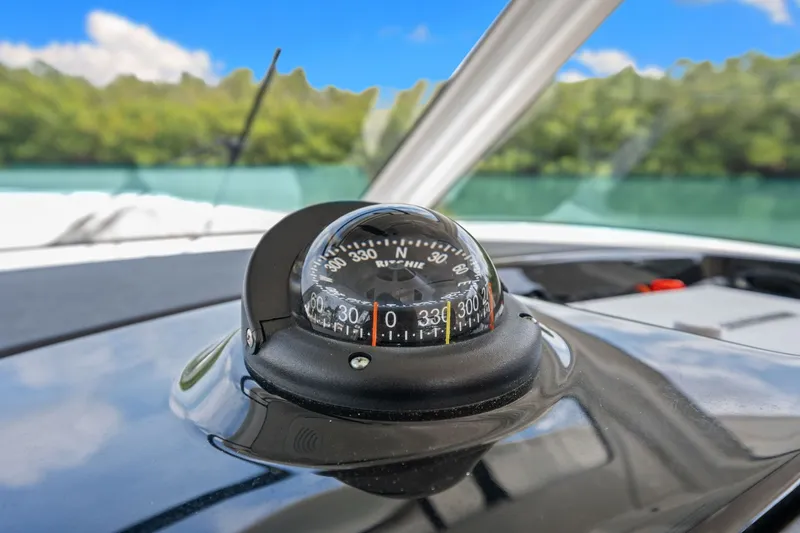 Slide: The Image of Boston Whaler 350 Realm 2020 - 29