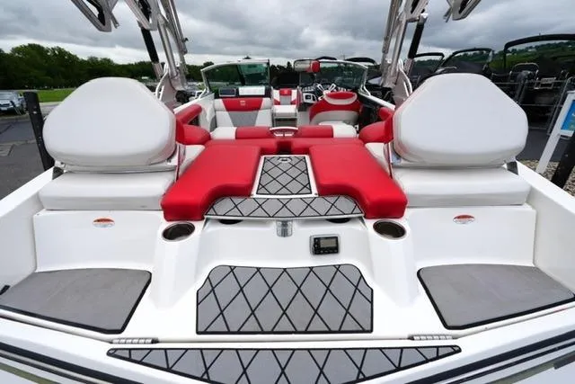 Slide: The Image of 2015 MasterCraft X20 boat interior with red and white seating, diamond-patterned flooring. - 17