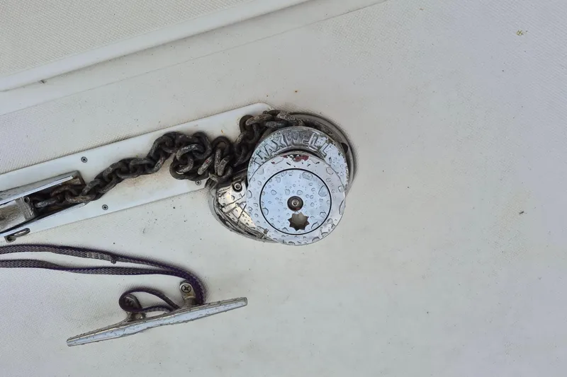 Slide: The Image of Anchor chain and cleat on 2009 Endeavour 40 Skylounge yacht deck. - 28