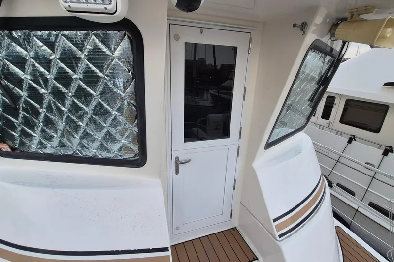 Slide: The Image of 2009 Endeavour 40 Skylounge yacht exterior with door and window details. - 36