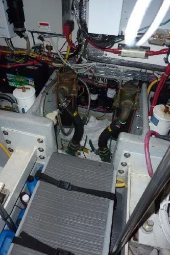Slide: The Image of Engine room of 2005 Silverton 39 Motor Yacht, wiring and machinery. - 32