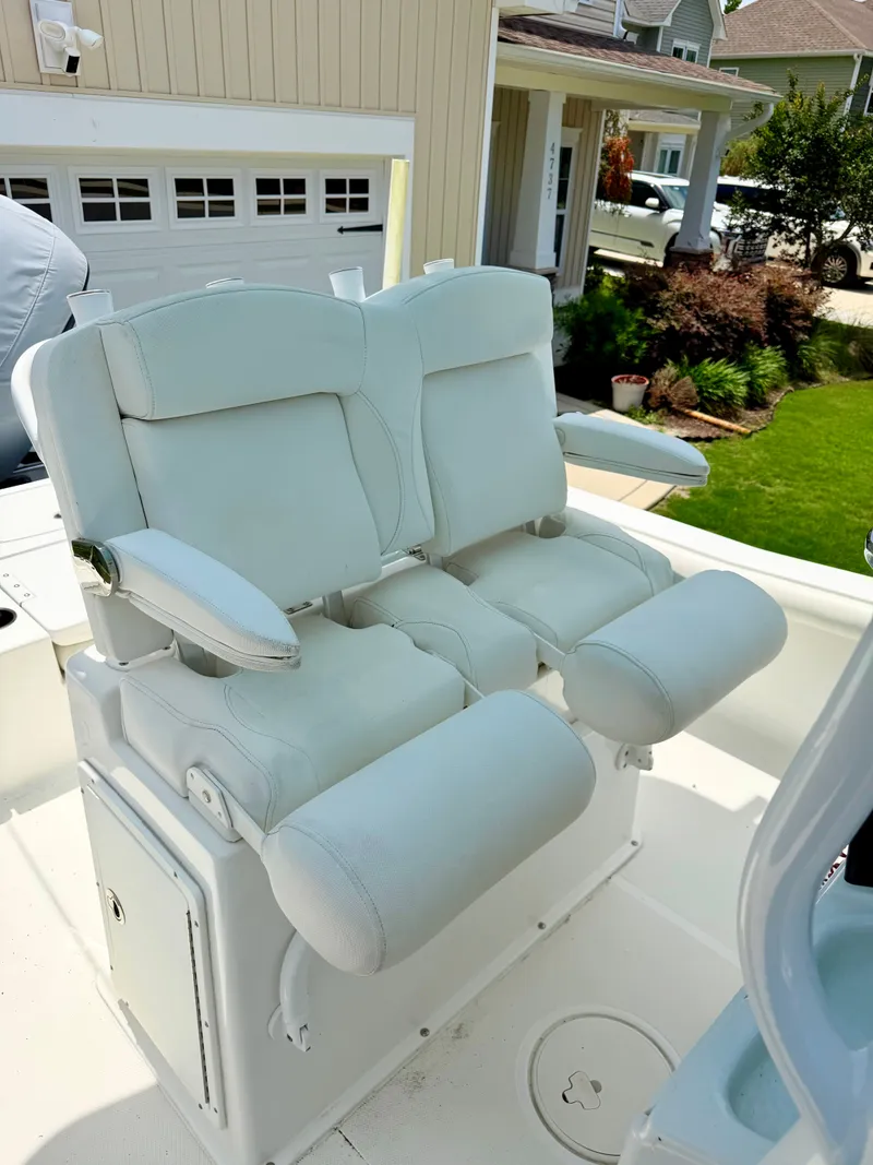 Slide: The Image of 2019 Sea Hunt BX 25 FS boat seats, white leather, luxurious design. - 18