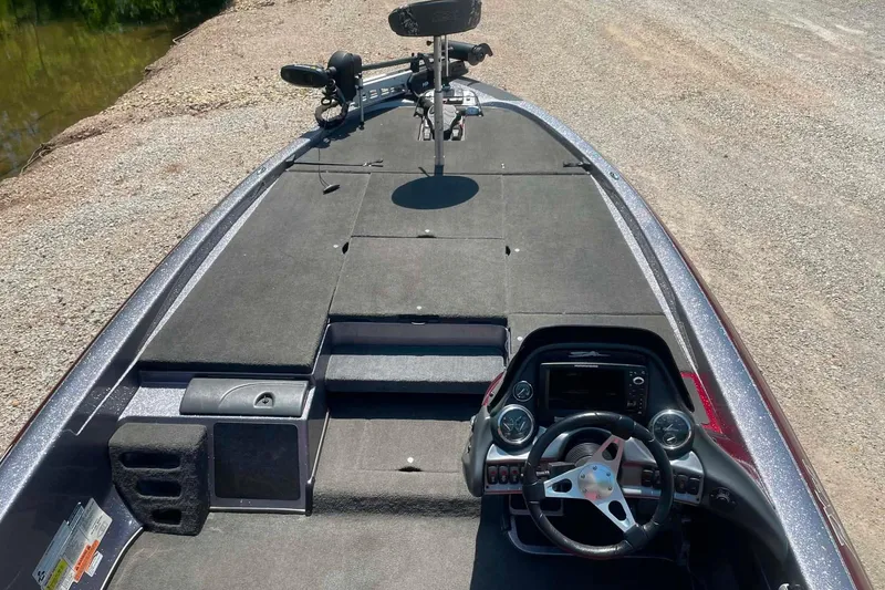Slide: The Image of 2014 Skeeter ZX20 boat interior with steering console and fishing deck. - 9