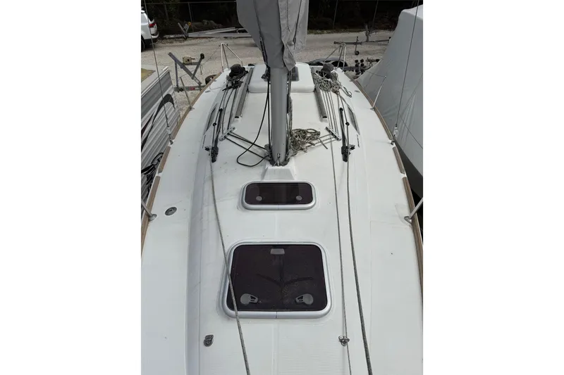 Slide: The Image of 2014 Beneteau FIRST 25 S sailboat deck with rigging and hatches. - 14