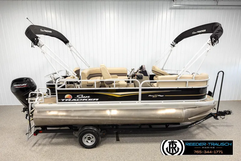 The Image of 2022 SUNTRACKER BASS BUGGY 18 DLX pontoon boat with Mercury engine in showroom. - 1