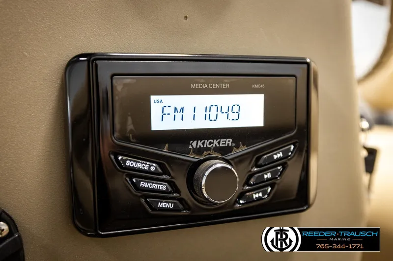 Slide: The Image of KICKER media center in 2022 SUNTRACKER BASS BUGGY 18 DLX, tuned to FM 104.9. - 34