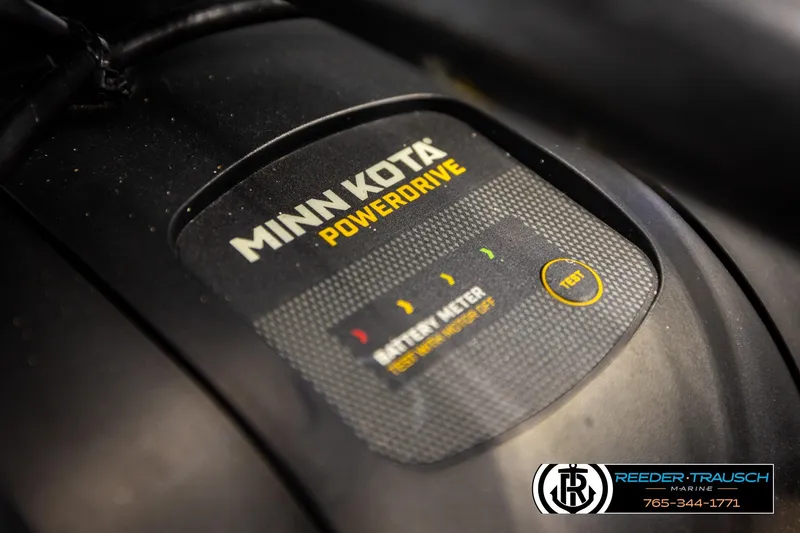 Slide: The Image of Minn Kota PowerDrive battery meter on 2022 SUNTRACKER BASS BUGGY 18 DLX boat. - 47