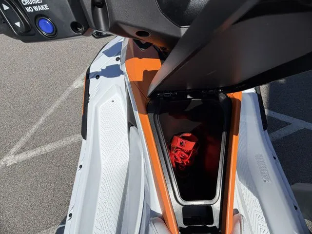 Slide: The Image of Yamaha JETBLASTER LIMITED (3-UP) 2026 - 14