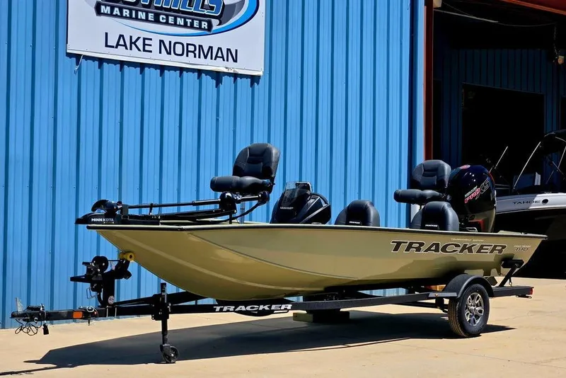 The Image of 2026 Tracker Pro Team 190 boat on trailer at Lake Norman Marine Center. - 0
