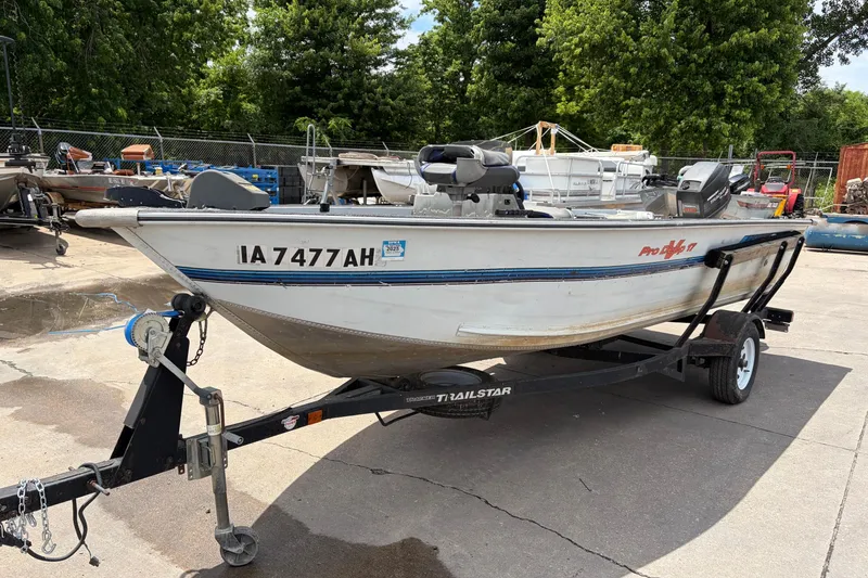 The Image of 1995 Tracker Pro Deep V-17 boat on trailer, parked outdoors. - 0