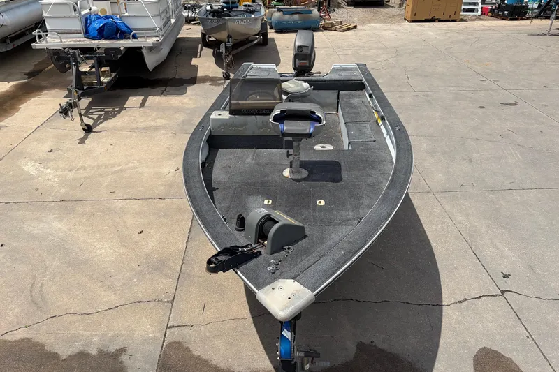 Slide: The Image of 1995 Tracker Pro Deep V-17 boat on a concrete surface, featuring a spacious deck. - 4