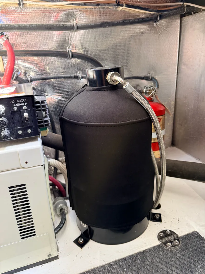 Slide: The Image of Engine room of 2001 Chaparral 350 Signature with fire extinguisher. - 17