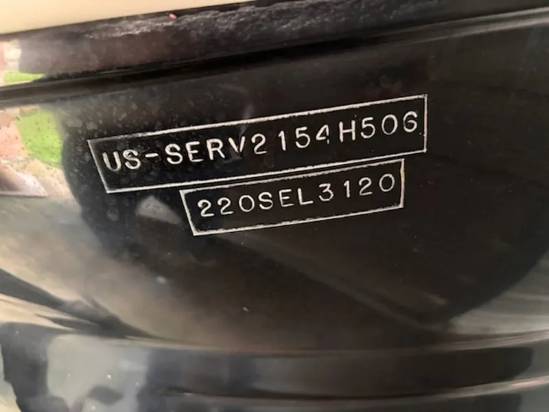 Slide: The Image of Serial number on Sea Ray 220 Select boat, year 2006. - 15