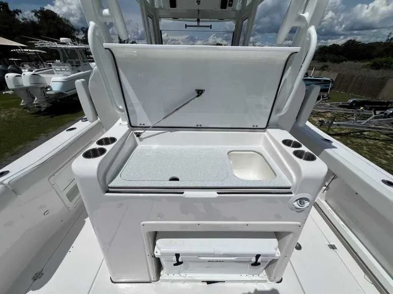 Slide: The Image of Sea Fox 328 Commander 2026 - 10