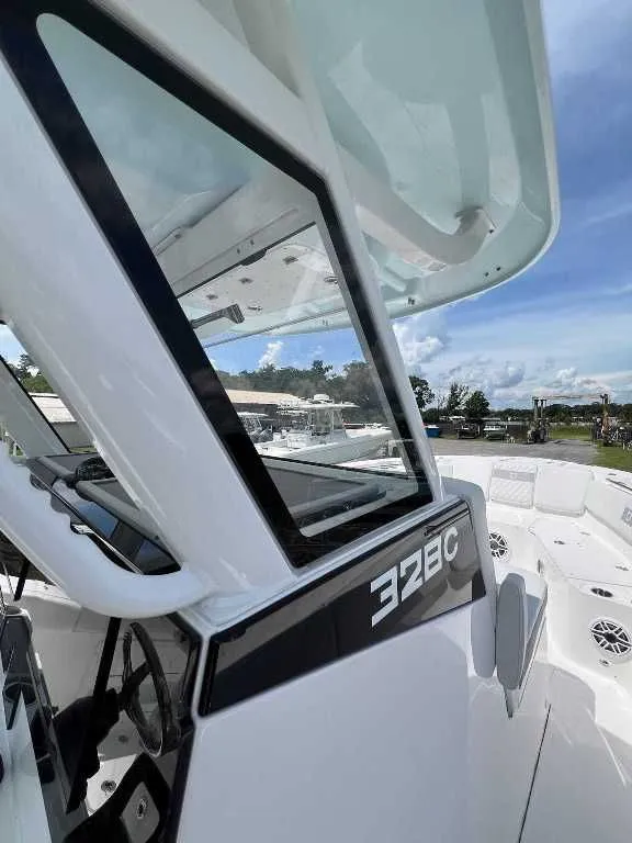 Slide: The Image of Sea Fox 328 Commander 2026 - 11
