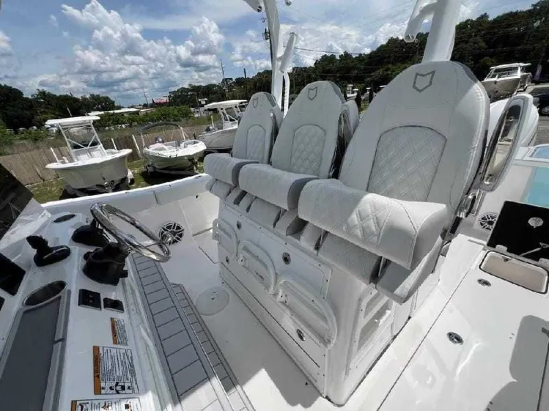 Slide: The Image of Sea Fox 328 Commander 2026 - 6