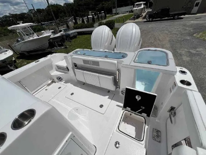 Slide: The Image of Sea Fox 328 Commander 2026 - 8