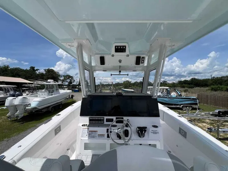 Slide: The Image of Sea Fox 328 Commander 2026 - 9