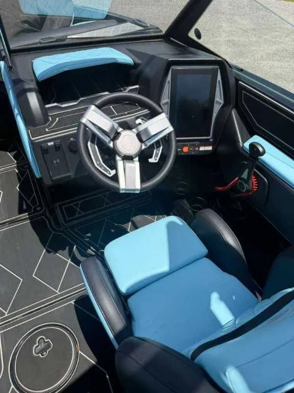 Slide: The Image of Tigé Saltwater Elite 23 2023 - 12