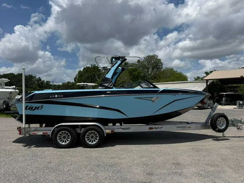 Slide: The Image of Tigé Saltwater Elite 23 2023 - 5