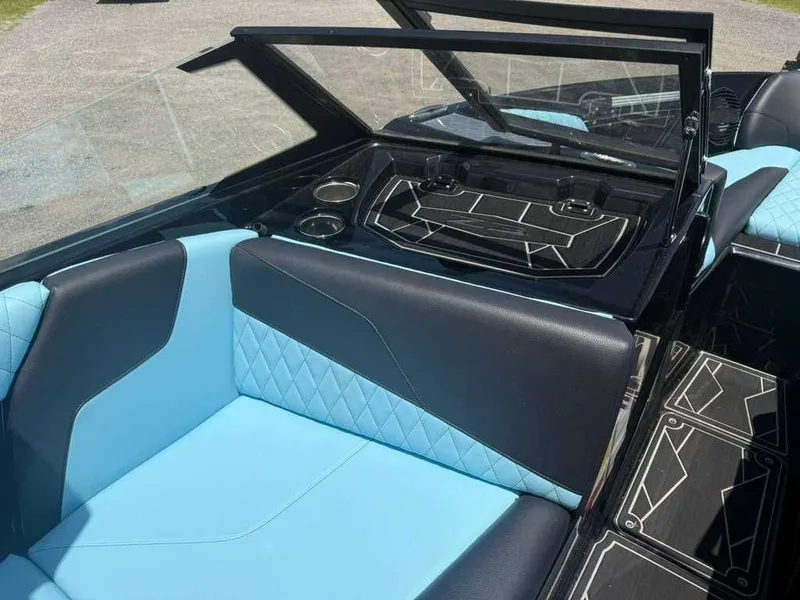 Slide: The Image of Tigé Saltwater Elite 23 2023 - 7