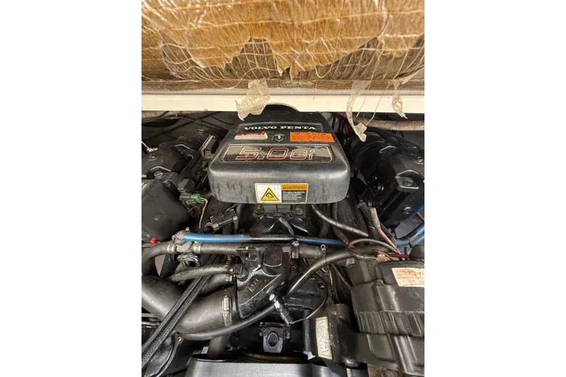 Slide: The Image of Engine of 2000 Chaparral Signature 240 with Volvo Penta 5.0Gi, detailed view. - 29