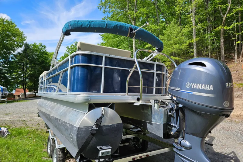 Slide: The Image of 2019 Sweetwater 2086 pontoon boat with Yamaha 115 engine, parked on a trailer. - 4