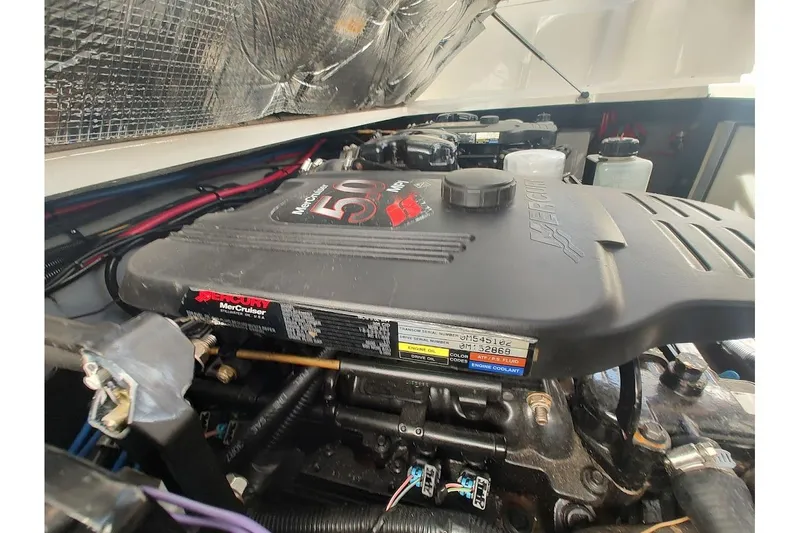 Slide: The Image of Engine compartment of 2003 Sea Ray Sundancer 280 with MerCruiser 5.0 MPI engine. - 36