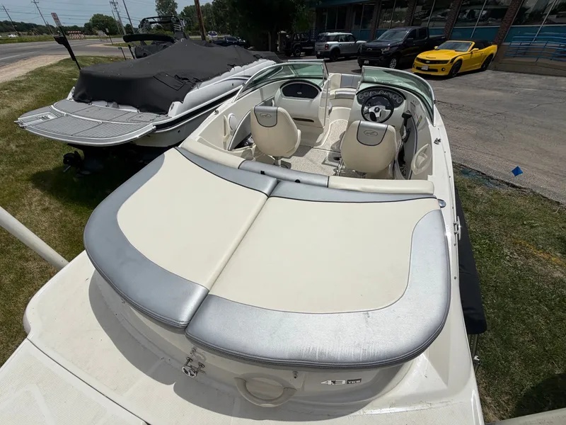 Slide: The Image of 2010 Sea Ray 185 SP/SS motorboat parked outdoors. - 18