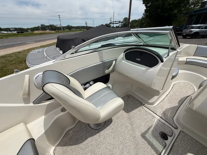Slide: The Image of Interior of a 2010 Sea Ray 185 SP/SS boat with seat and helm. - 26
