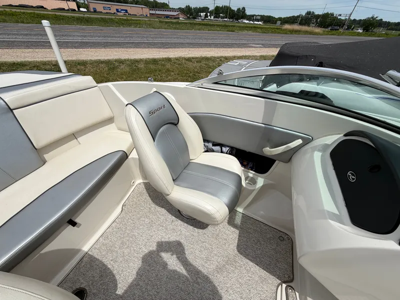 Slide: The Image of Interior of a 2010 Sea Ray 185 SP/SS boat with gray seats. - 27