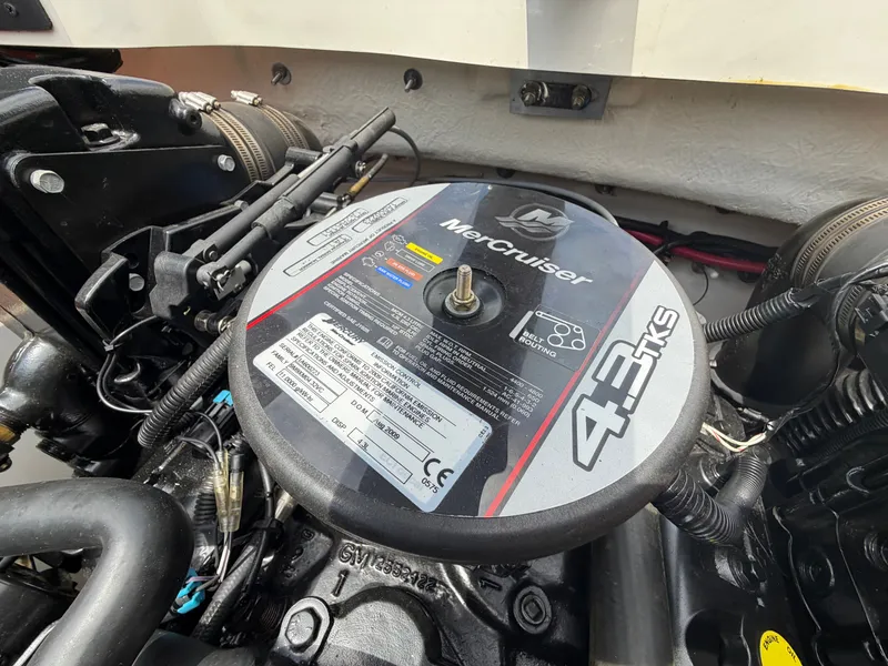 Slide: The Image of MerCruiser 4.3 TKS engine in 2010 Sea Ray 185 SP/SS boat. - 34