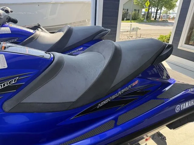Slide: The Image of 2013 Yamaha WaveRunner VX in blue, close-up of seats. - 8