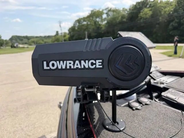 Slide: The Image of Lowrance device on Caymas CX 21 PRO boat, 2023 model. - 13