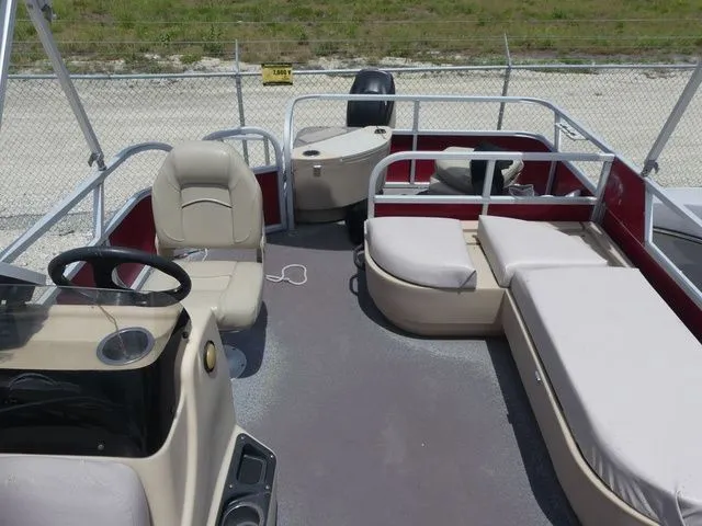 Slide: The Image of 2015 Sun Tracker Bass Buggy 18 DLX pontoon boat interior view. - 12