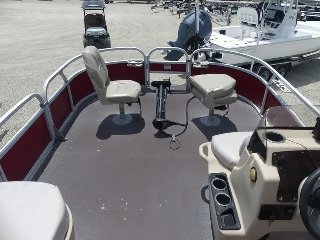 Slide: The Image of 2015 Sun Tracker Bass Buggy 18 DLX pontoon boat interior view. - 13