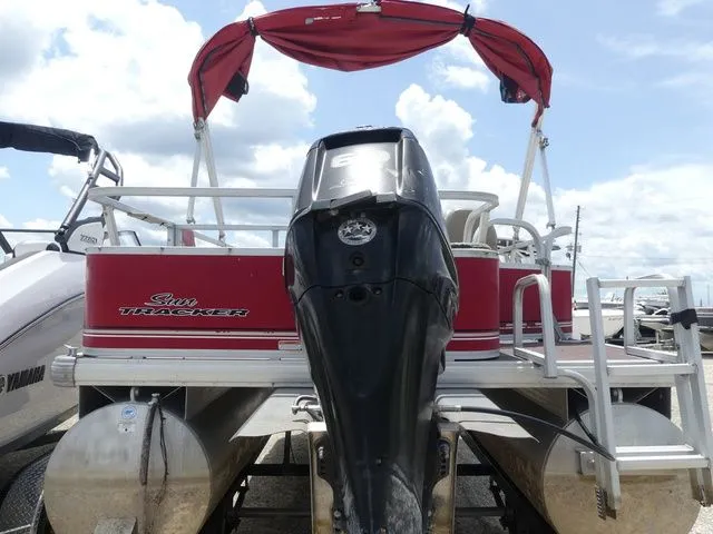 Slide: The Image of 2015 Sun Tracker Bass Buggy 18 DLX pontoon boat with outboard motor. - 5