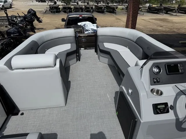 Slide: The Image of Interior of 2026 Veranda VV 22RC pontoon boat. - 26