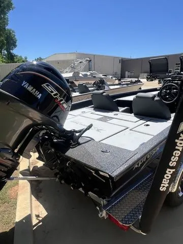 Slide: The Image of 2026 Xpress Boats HYPER-LIFT H18C with Yamaha engine outdoors. - 11
