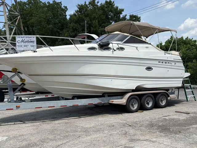 The Image of 2002 Regal Commodore 2765 boat on trailer, side view. - 1