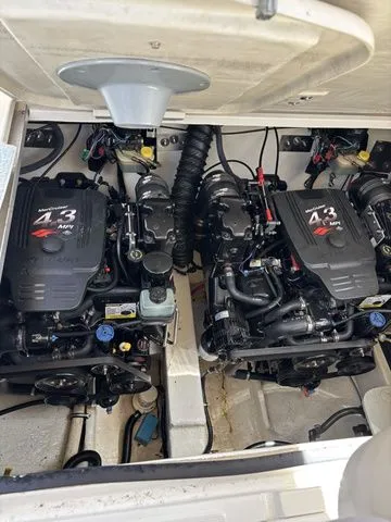 Slide: The Image of Dual engines in a 2002 Regal Commodore 2765 boat. - 25