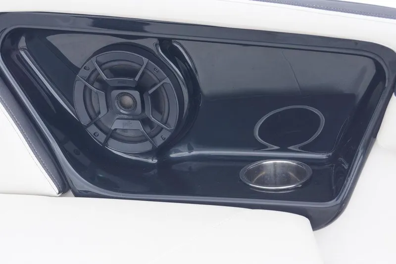 Slide: The Image of Speaker and cup holder on 2018 Yamaha Boats 242 Limited S. - 19