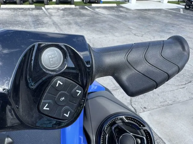 Slide: The Image of Handlebar of a 2025 Sea-Doo Wake with control buttons. - 15