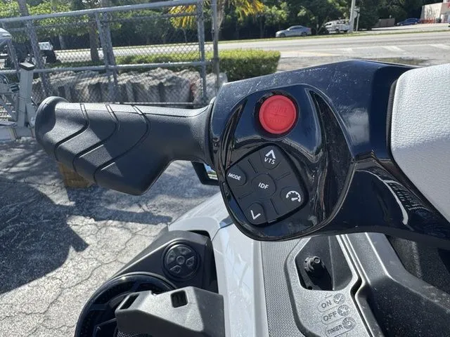 Slide: The Image of Handlebar of 2025 Sea-Doo FISH PRO with control buttons. - 15