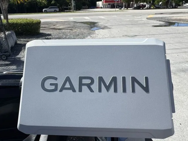 Slide: The Image of Garmin device on Sea-Doo FISH PRO 2025. - 17